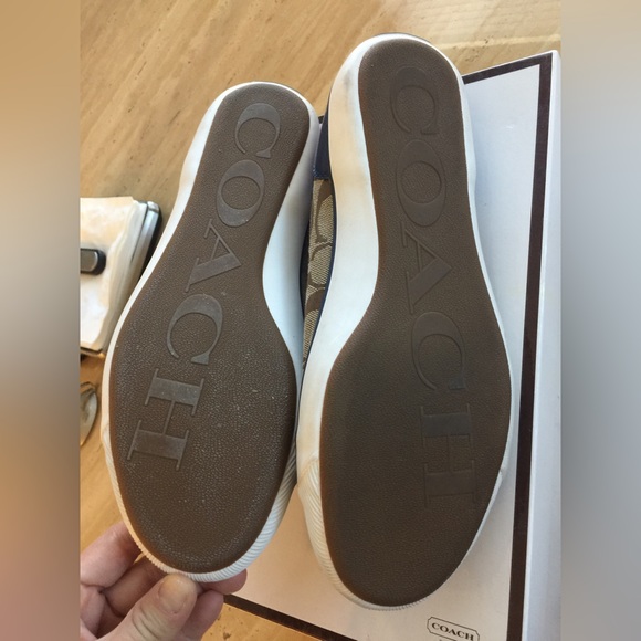 Authentic Coach Zora sneakers 8.5 new with box - Picture 3 of 4